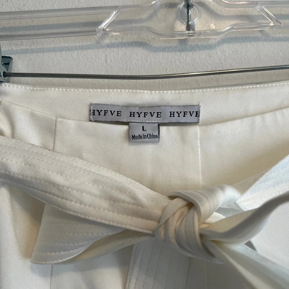 HYFVE Shorts, Size L, White